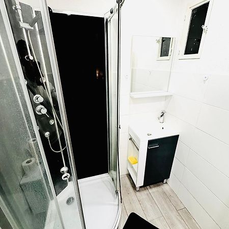 Worldroom Chambre Privee Avec Espace Commun 佩皮尼昂 外观 照片