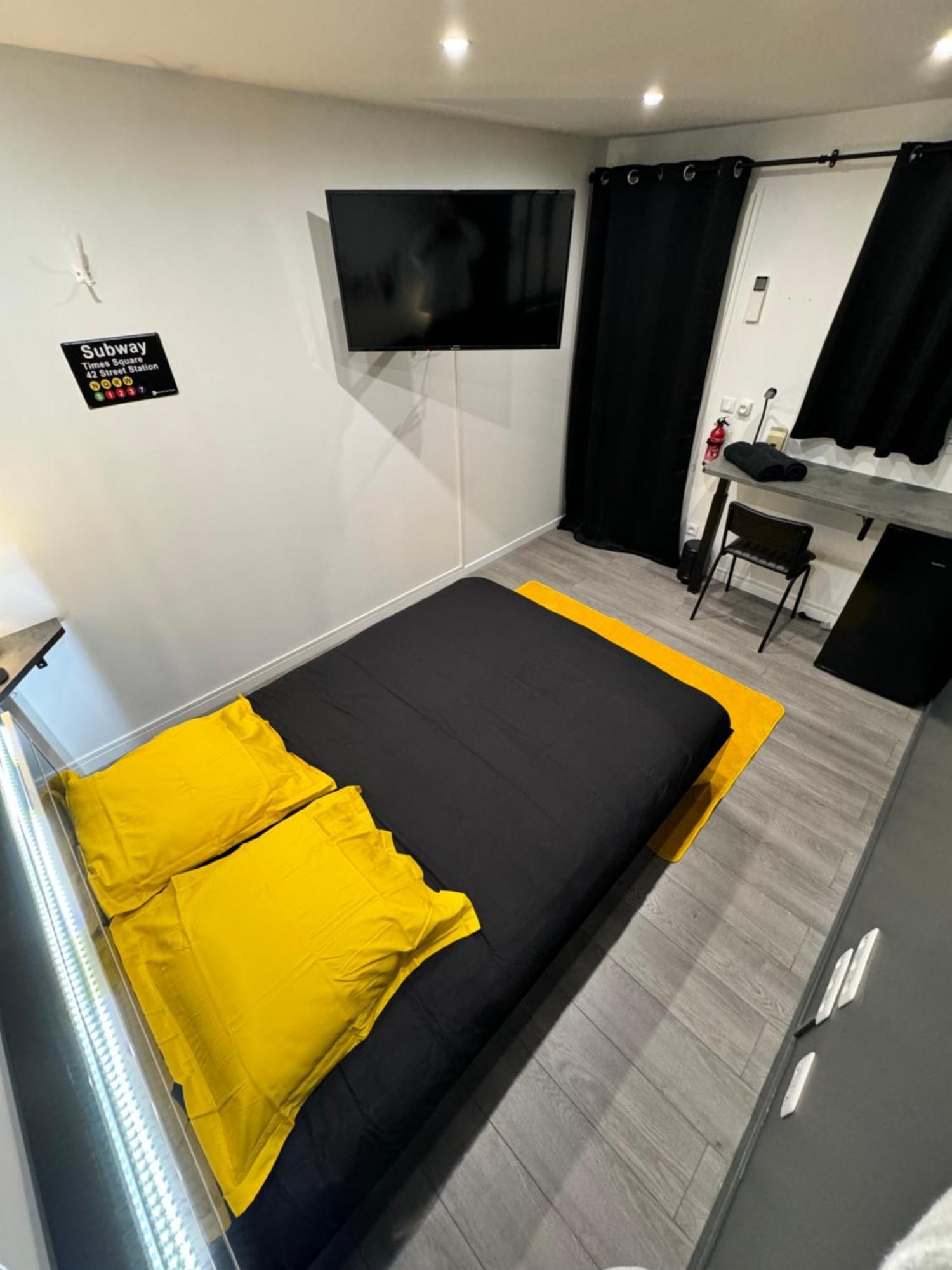 Worldroom Chambre Privee Avec Espace Commun 佩皮尼昂 外观 照片