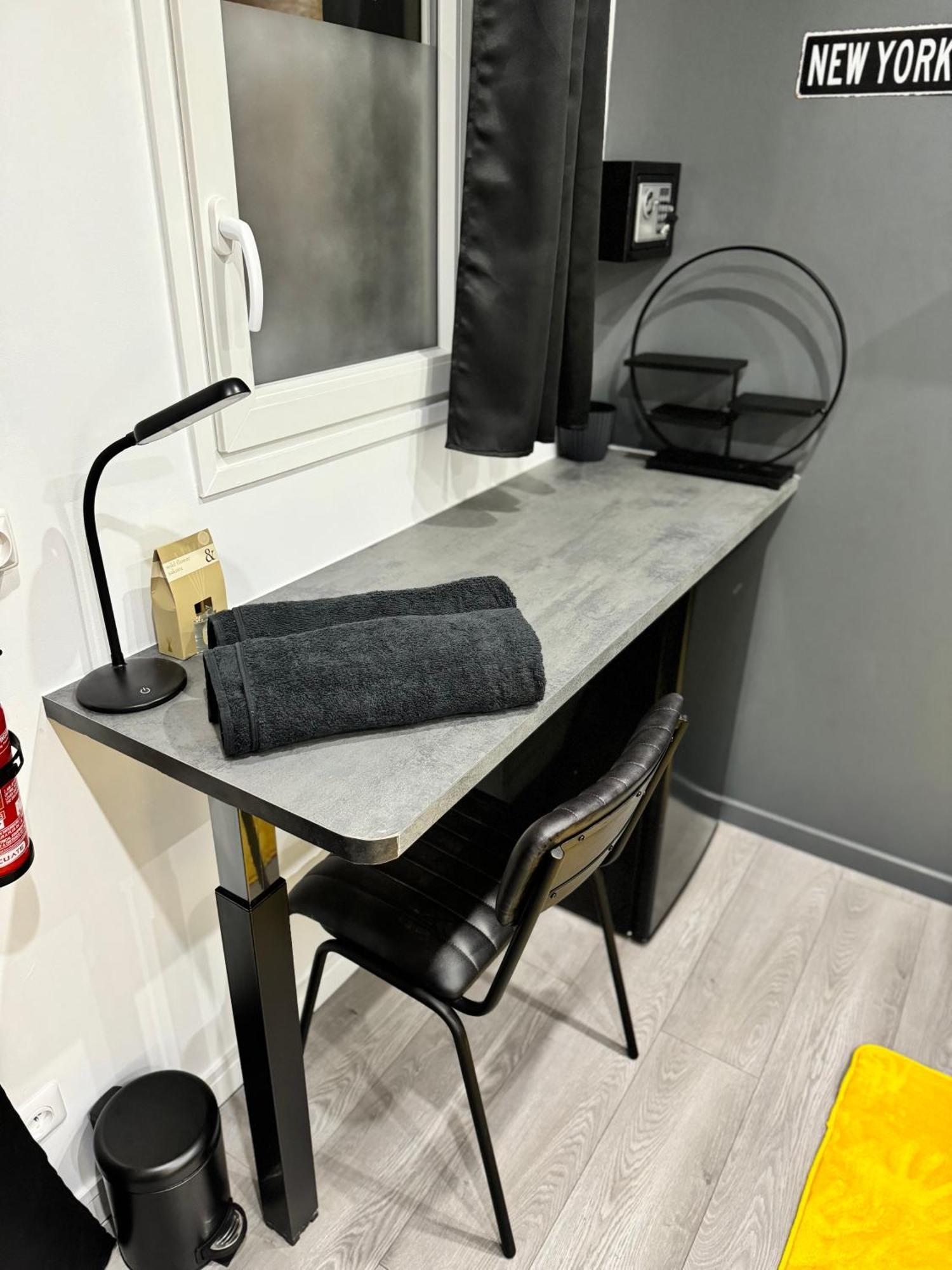 Worldroom Chambre Privee Avec Espace Commun 佩皮尼昂 外观 照片