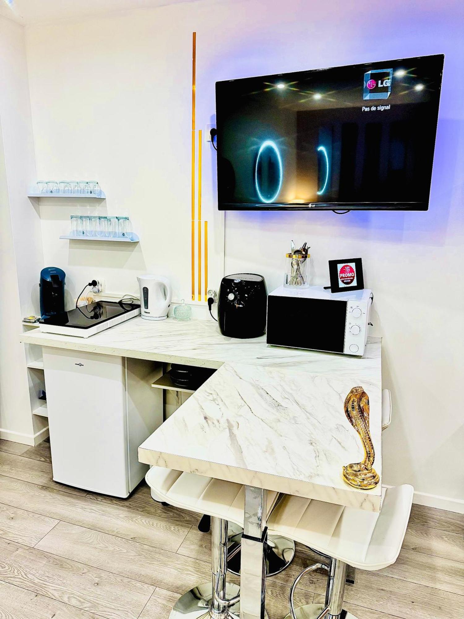 Worldroom Chambre Privee Avec Espace Commun 佩皮尼昂 外观 照片