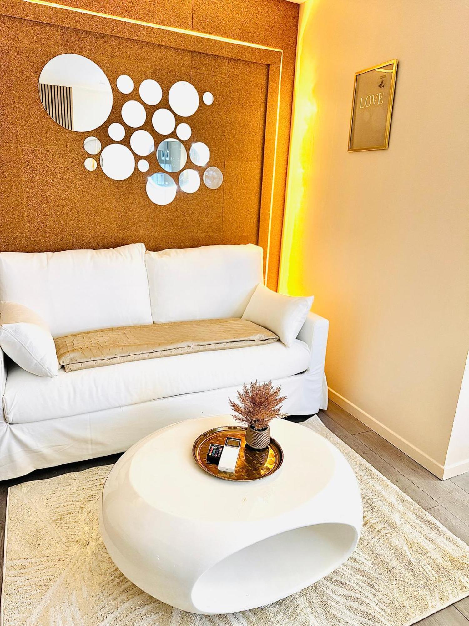 Worldroom Chambre Privee Avec Espace Commun 佩皮尼昂 外观 照片
