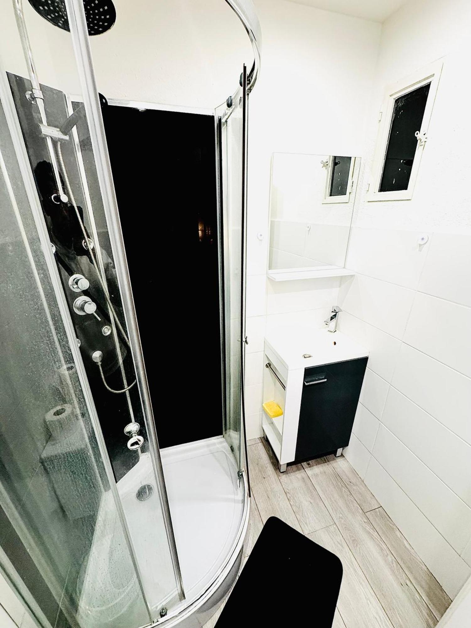 Worldroom Chambre Privee Avec Espace Commun 佩皮尼昂 外观 照片