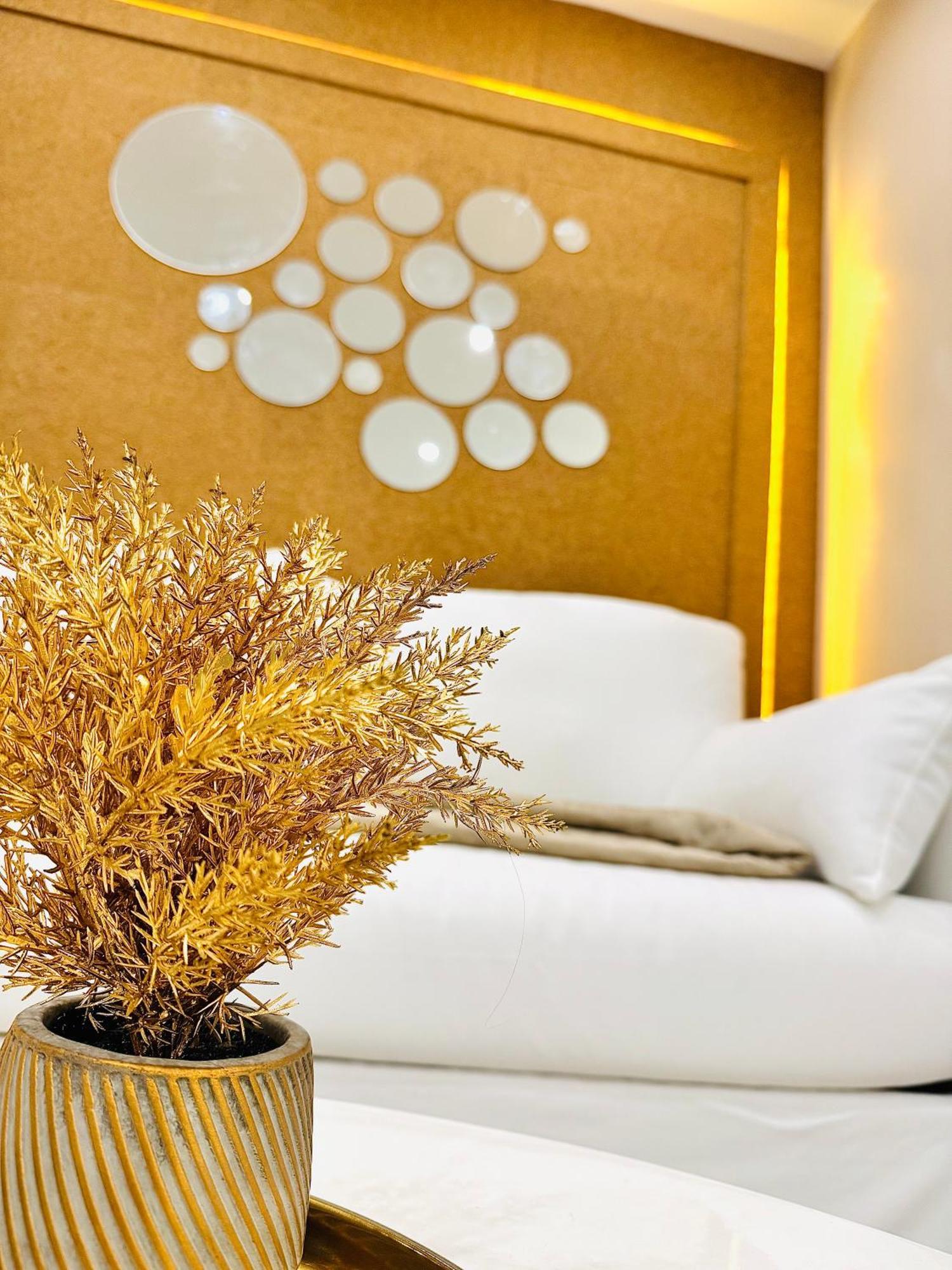 Worldroom Chambre Privee Avec Espace Commun 佩皮尼昂 外观 照片