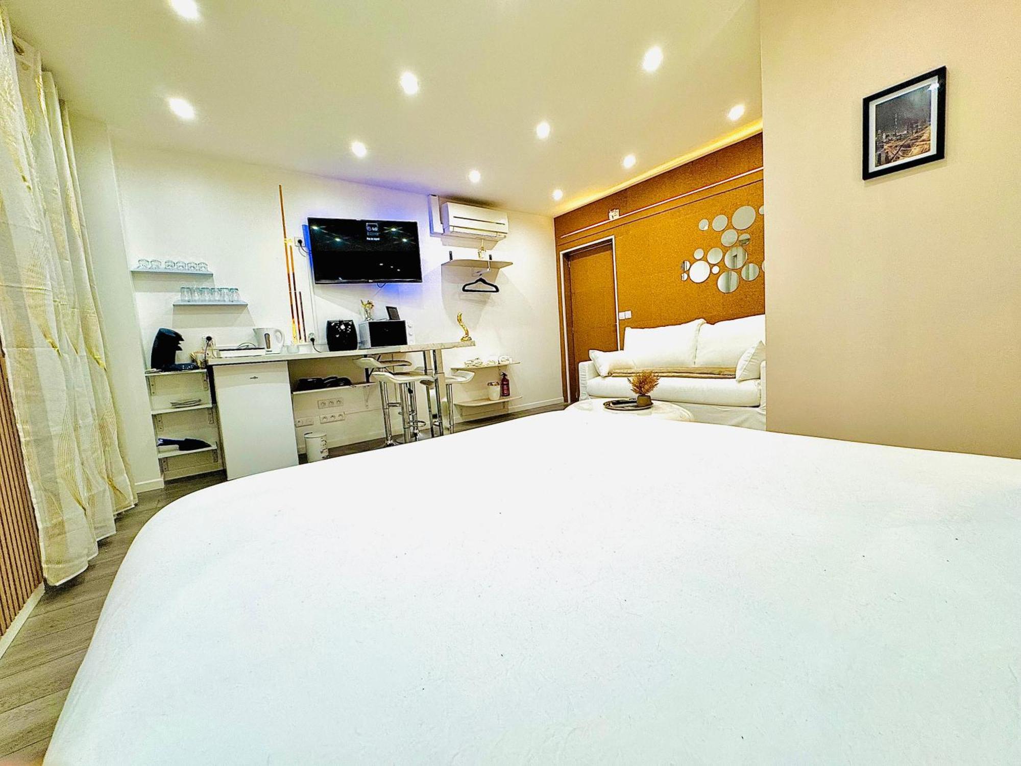 Worldroom Chambre Privee Avec Espace Commun 佩皮尼昂 外观 照片